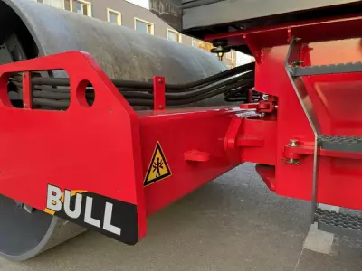 Каток дорожный грунтовый BULL KS140